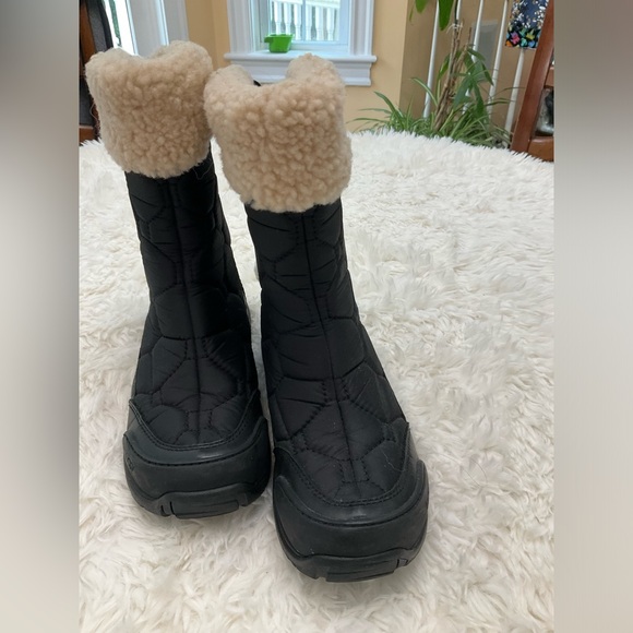 UGG down waterproof snow boots - Picture 3 of 12